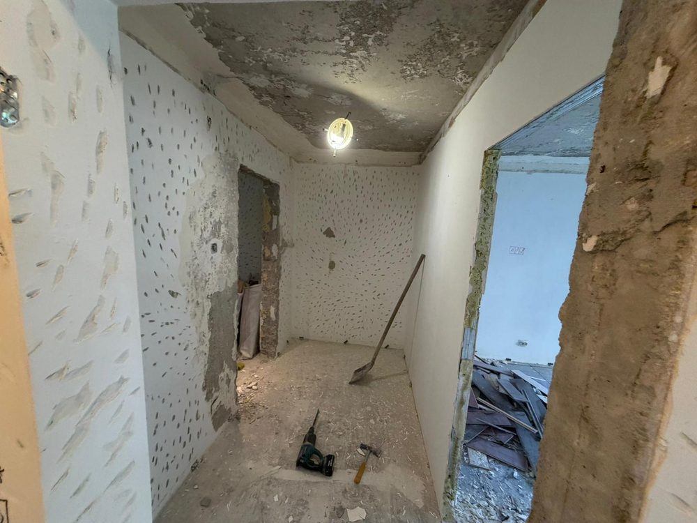 Apartament decopertat integral, pregătit pentru etapa de amenajare